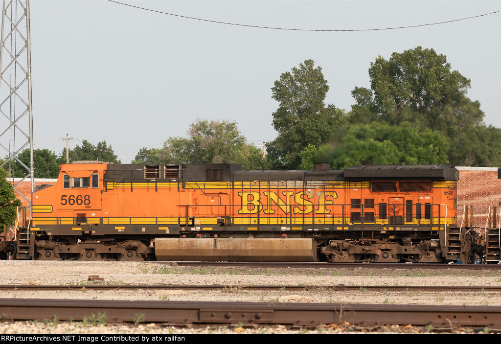 BNSF 5668